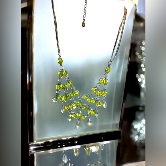 Jewelry - Vintage green chandelier-styler necklace